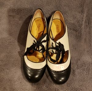 Crown Vintage DELIGHT Mary Jane Saddle Shoe